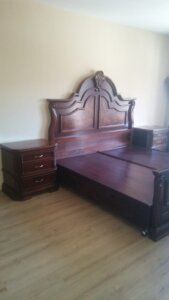 Recámara completa estilo contemporáneo con cama king size en Puerta de Hierro, Zapopan.