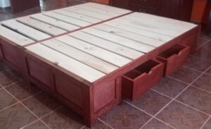 Base de cama estilo minimalista con estructura reforzada en Colinas de San Javier.