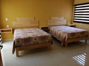 Cama estilo japonés con base baja de madera sólida en Chapalita.