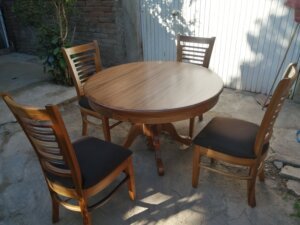 Mesa de comedor redonda con centro giratorio en Santa Isabel