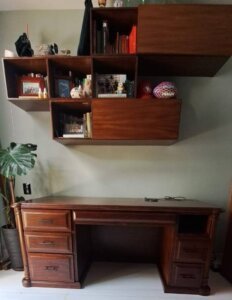 Escritorio de madera moderno