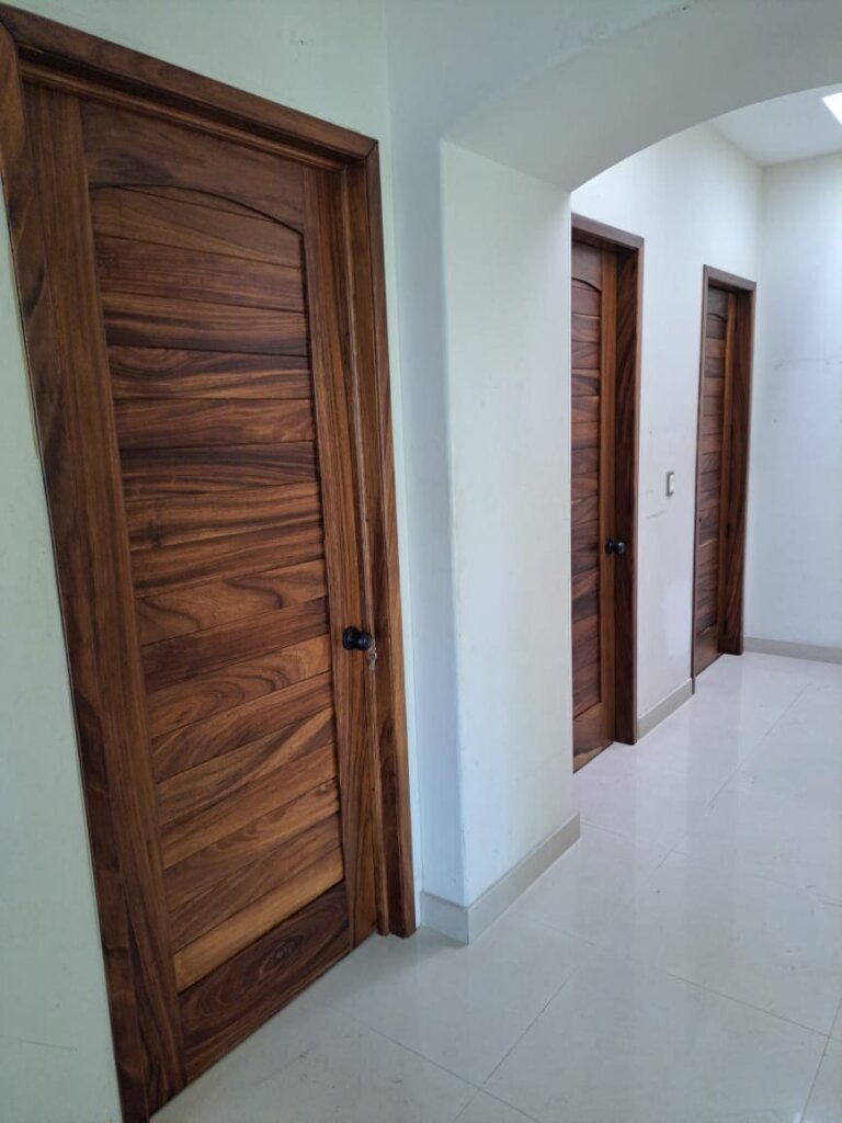 Puertas de madera parota